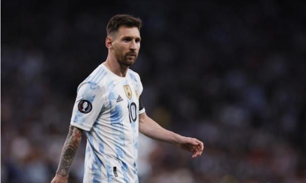 唯一外裁吹罚海牛对三镇，不同时开赛保级比争冠漏洞更大